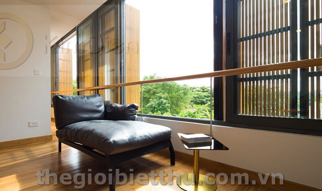 Long description image 1