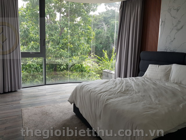 Long description image 1