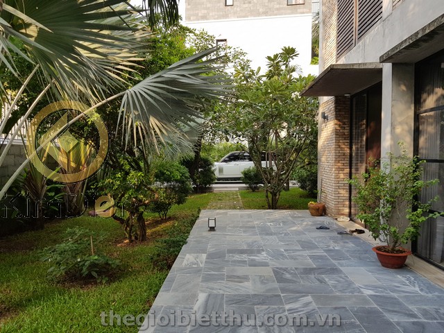 Long description image 1