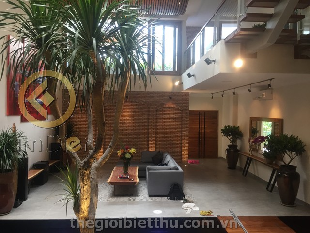 Long description image 1