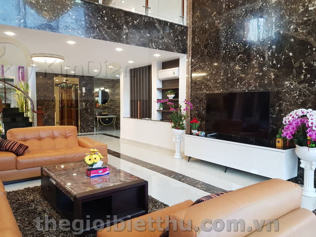 Long description image 1