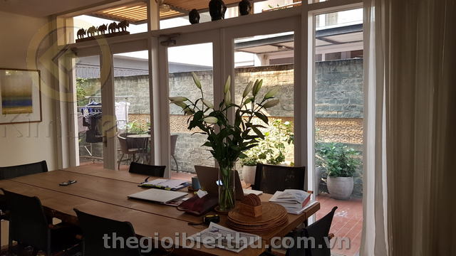 Long description image 1