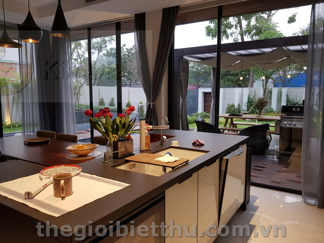 Long description image 1