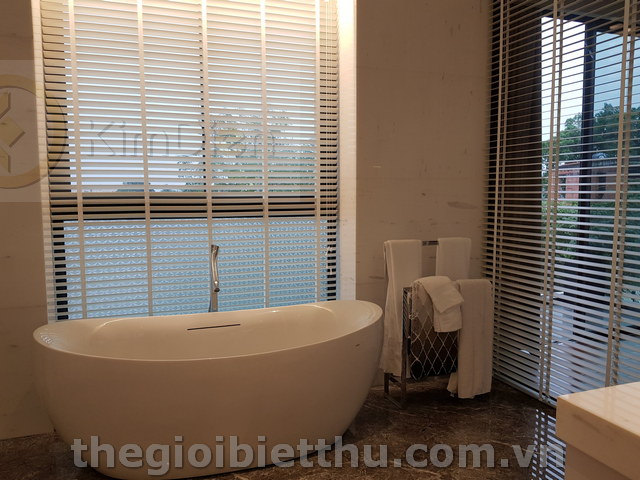 Long description image 1