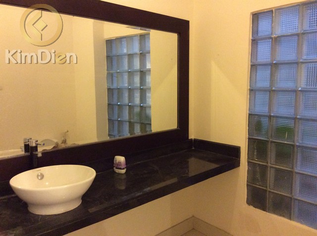 Long description image 1