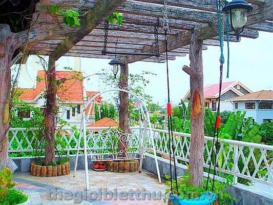 Long description image 1