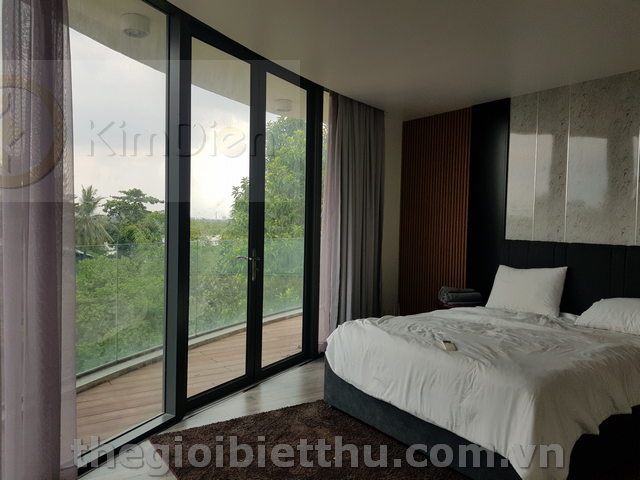 Long description image 1