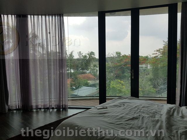 Long description image 1