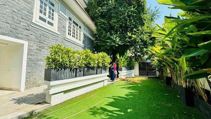 Long description image 1