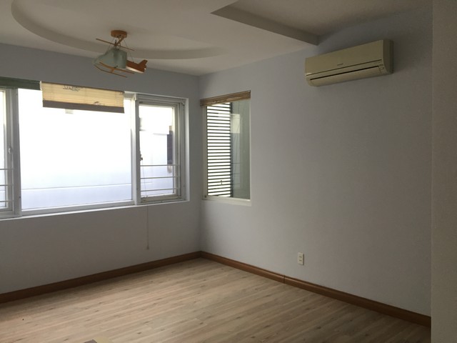 Long description image 1