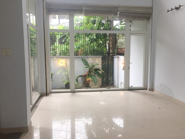 Long description image 1