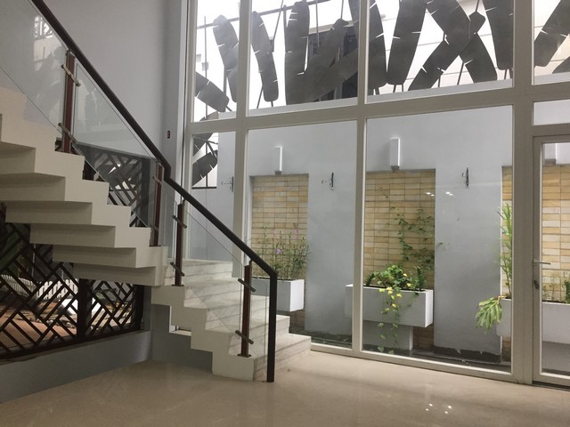 Long description image 1