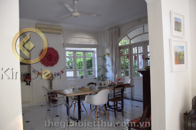 Long description image 1