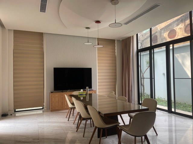 Long description image 1