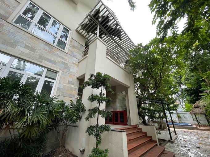 Long description image 1