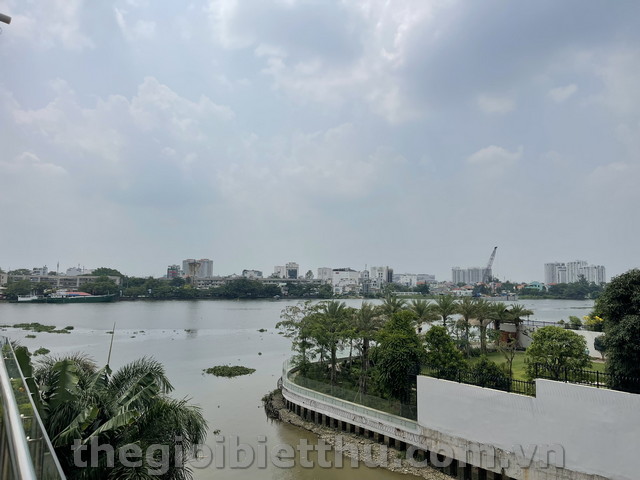 Long description image 1