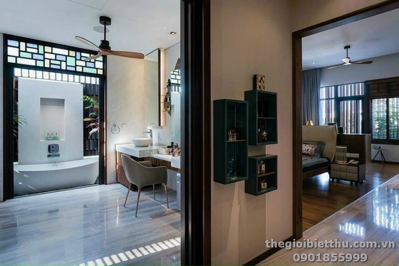 Long description image 1