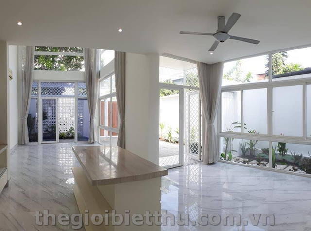 Long description image 1