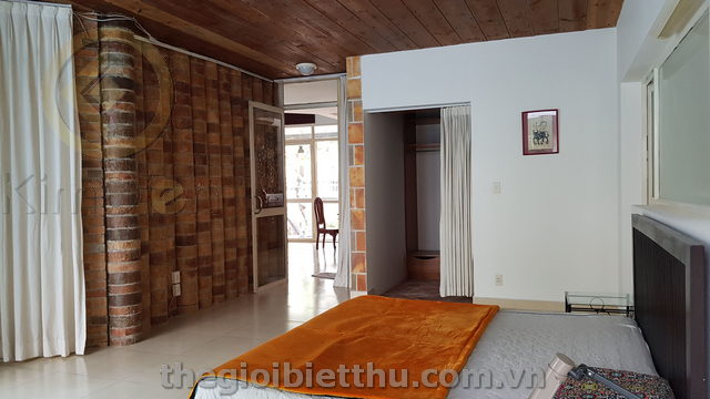 Long description image 1