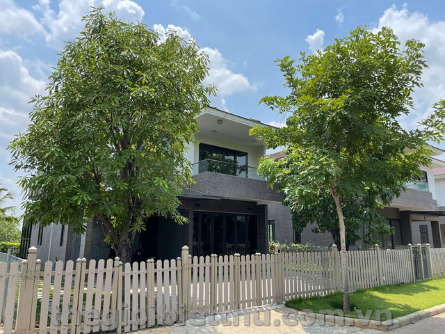 Long description image 1