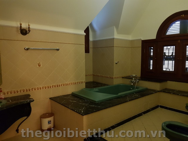 Long description image 1