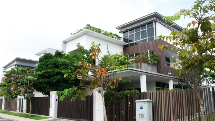 Long description image 1