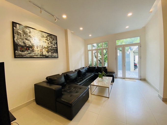 Long description image 1