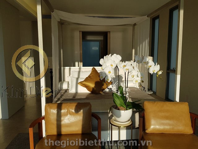 Long description image 1