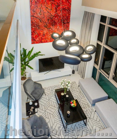 Long description image 1