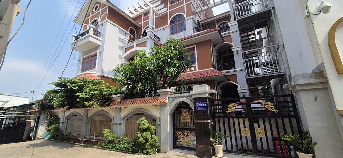 Long description image 1