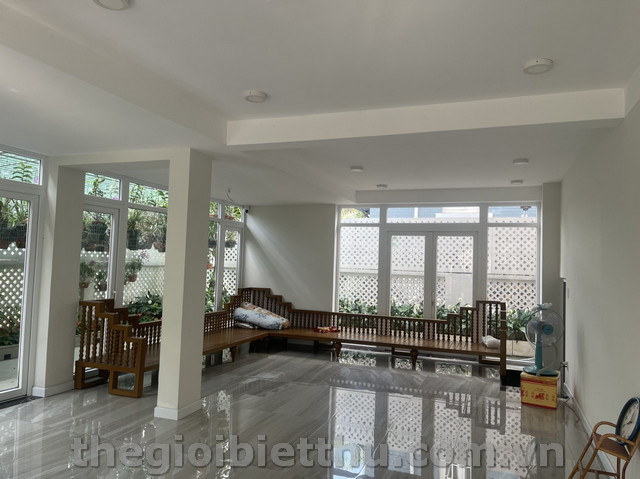 Long description image 1