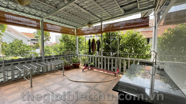Long description image 1