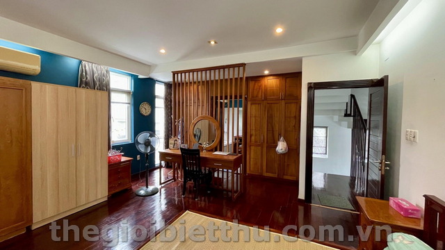 Long description image 1