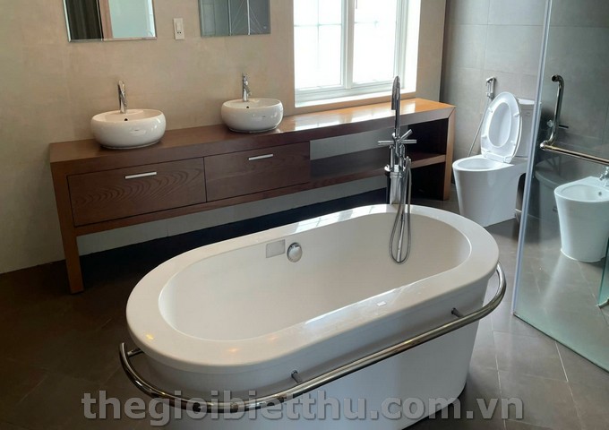 Long description image 1