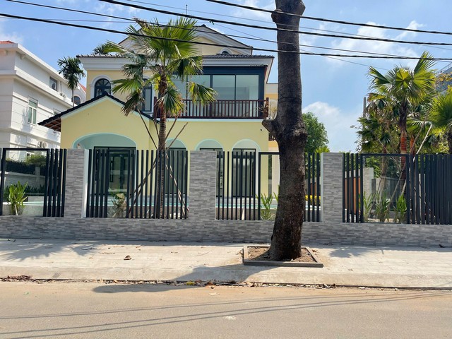 Long description image 1