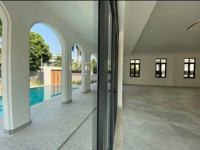 Long description image 1