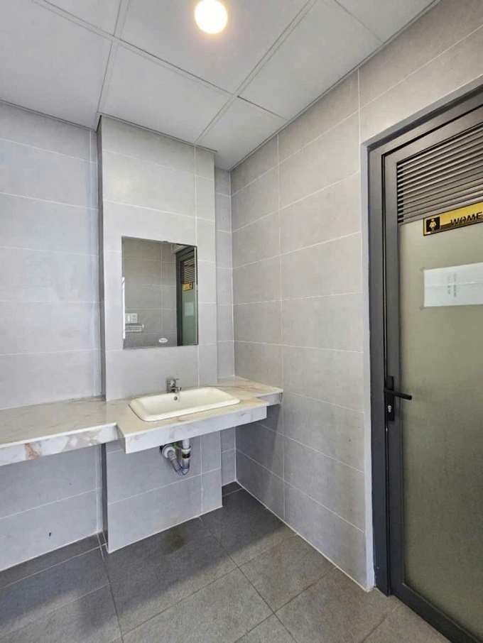 Long description image 1