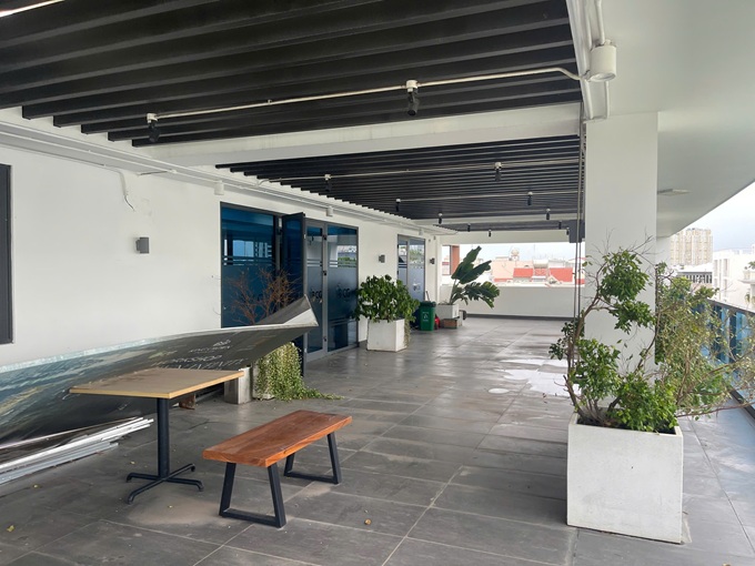 Long description image 1