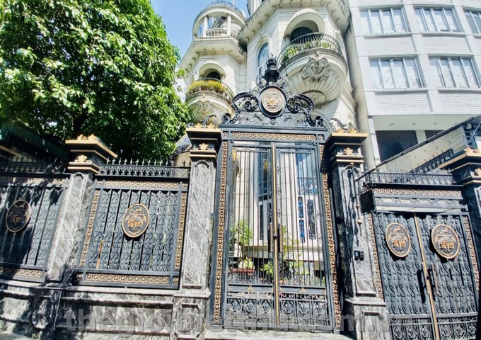 Long description image 1