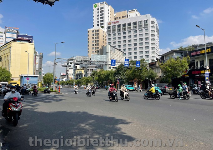 Long description image 1