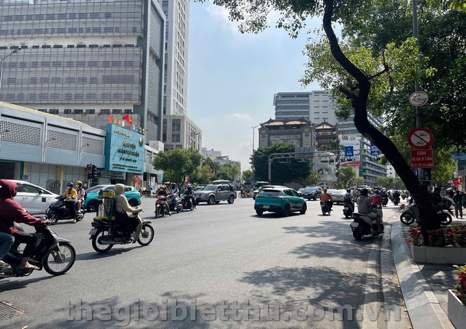 Long description image 1