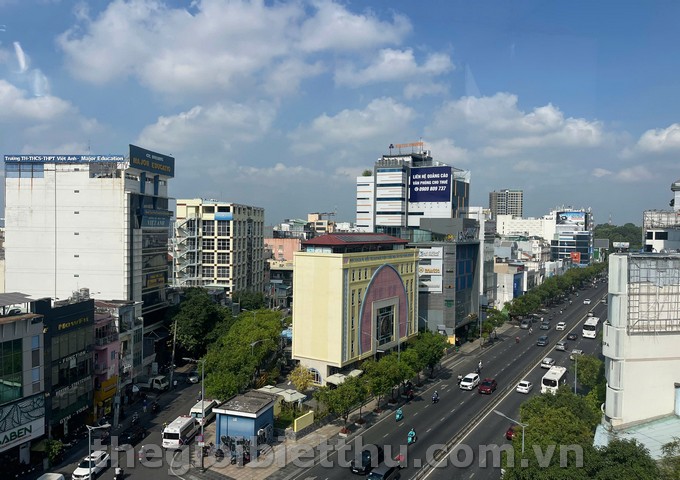 Long description image 1