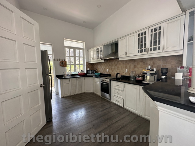 Long description image 1