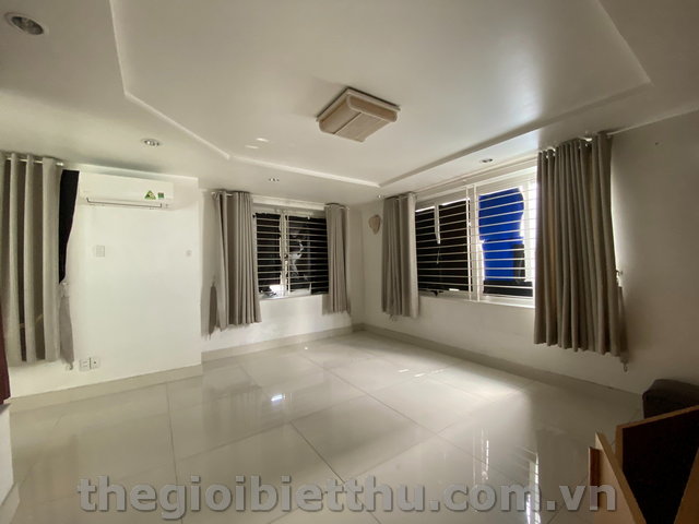 Long description image 1