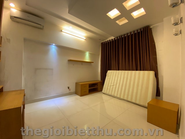 Long description image 1