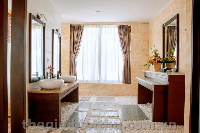 Long description image 1