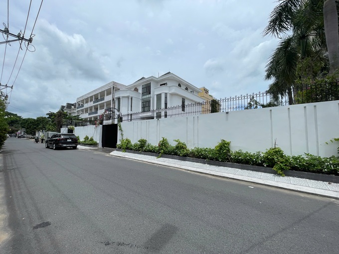 Long description image 1