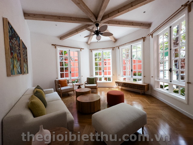 Long description image 1