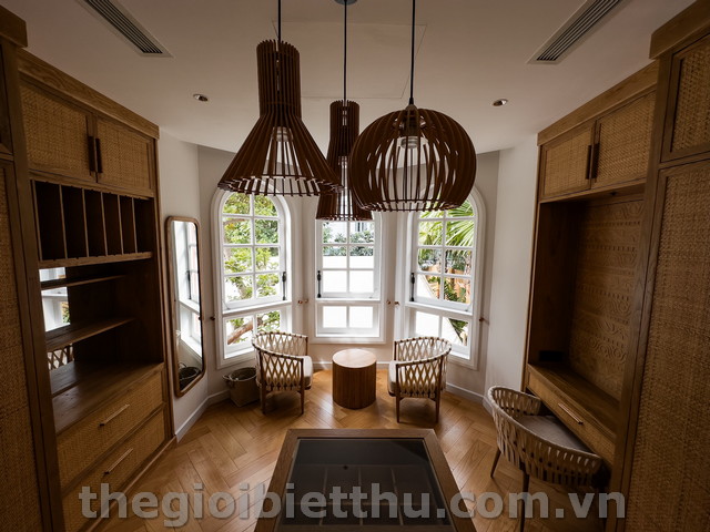 Long description image 1