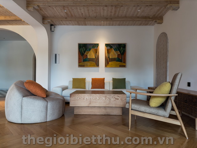 Long description image 1